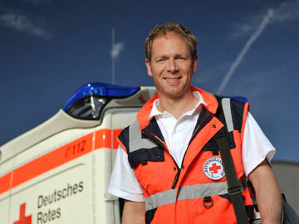 Der Rettungsdienst des DRK. Ein Mitarbeiter des Rettungsdienstes des DRK.