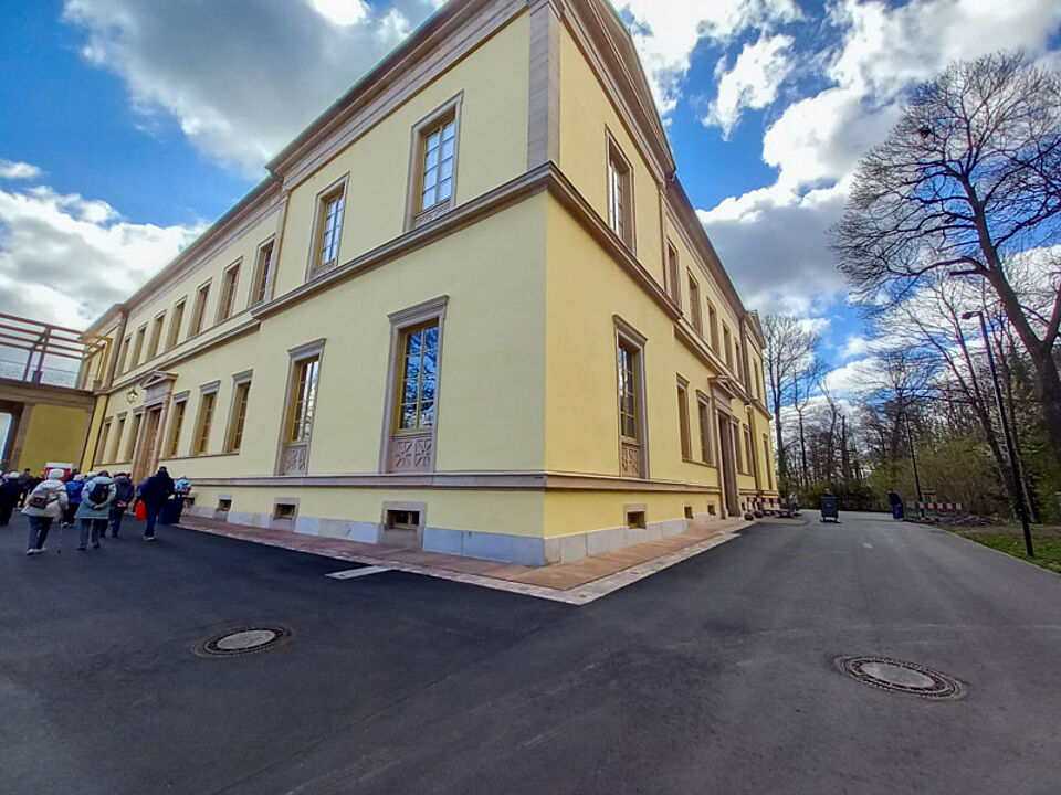 STA Pfalz Senioren vor der Villa Ludwigshöhe